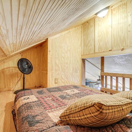 Creekside Whittier Cabin With Fire Pit Near Hiking! Экстерьер фото